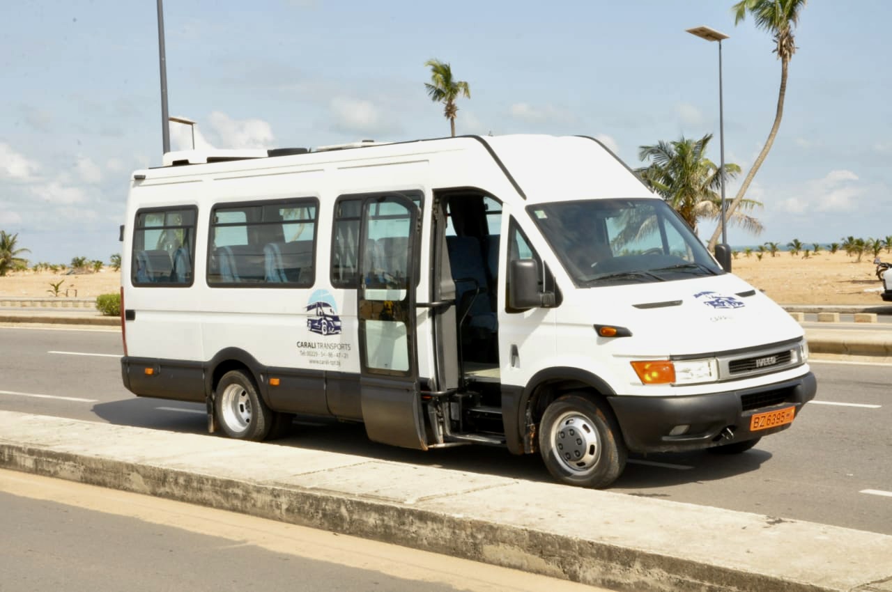 Carali Bus, 22 places 
Fidjrossè, Cotonou 2022